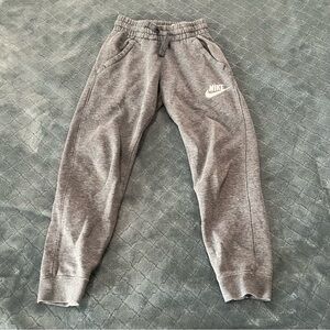 Kids Nike Gray Sweatpants with‎ Tapered Fit xs